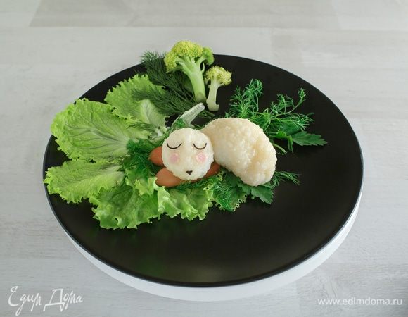 Так же аккуратно перекладываем тельце овечки, поправляем силиконовой лопаткой.