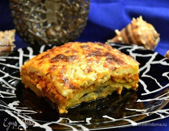 У нас терпения оказалось на нуле, мы нарезали «Мусаку» на кусочки и со звуками «ммм» принялись мечтать о Греции! 