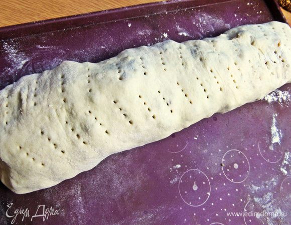 Шов должен оказаться снизу. Наколоть верх вилкой.