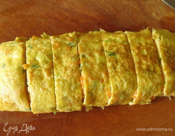 Ролл нарезаем поперек.