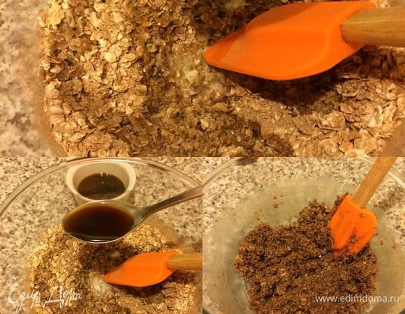 Затем начать постепенно добавлять кофе, после каждого раза хорошо перемешивая. У нас должна получиться влажноватая масса, которая хорошо держит форму.