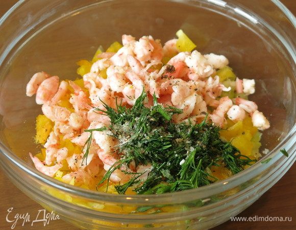 Солим, перчим, перемешиваем.