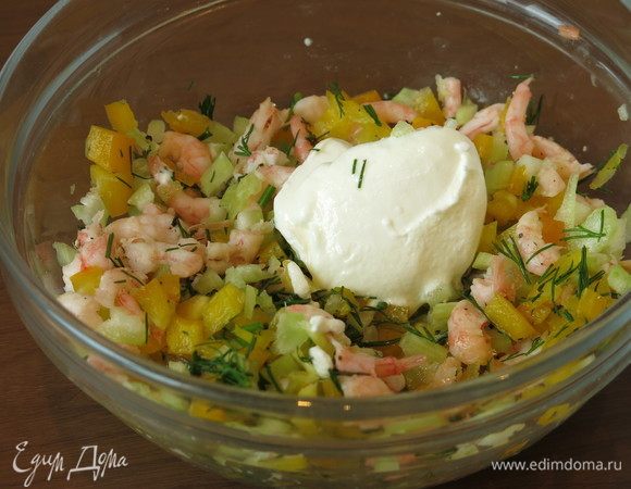 Добавляем ложку йогурта 30 г.