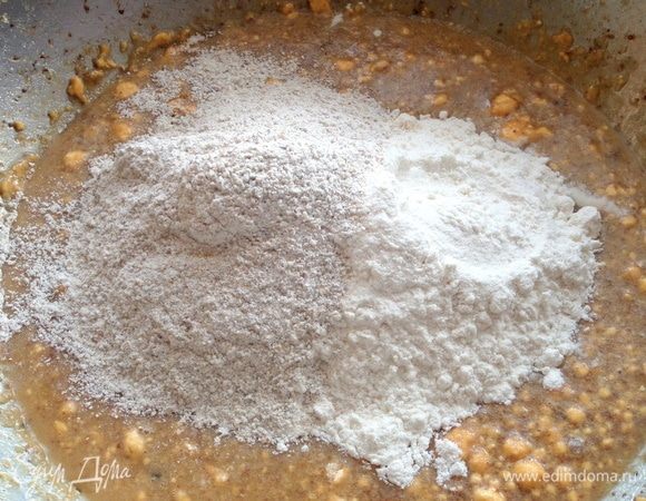 И ржаную муку.