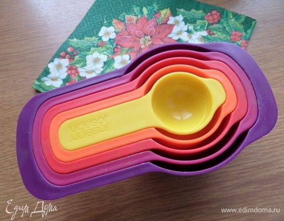 Мерные ложечки от Joseph Joseph хорошо служат в качестве декора. Я в них подаю изюм, клюкву, орехи, семечки.