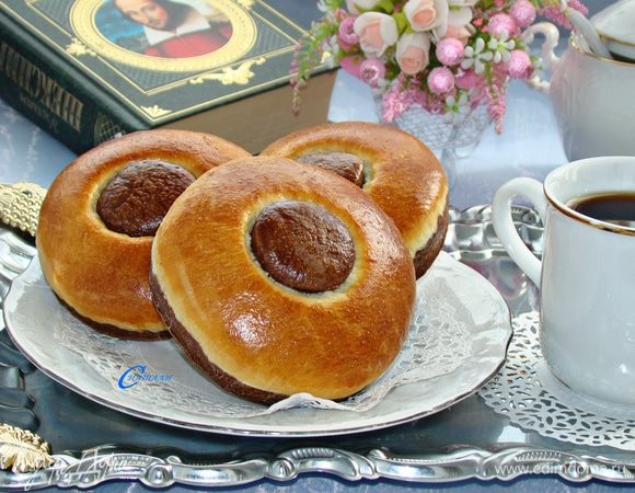 Готовые булочки, по желанию, можно посыпать сахарной пудрой. 