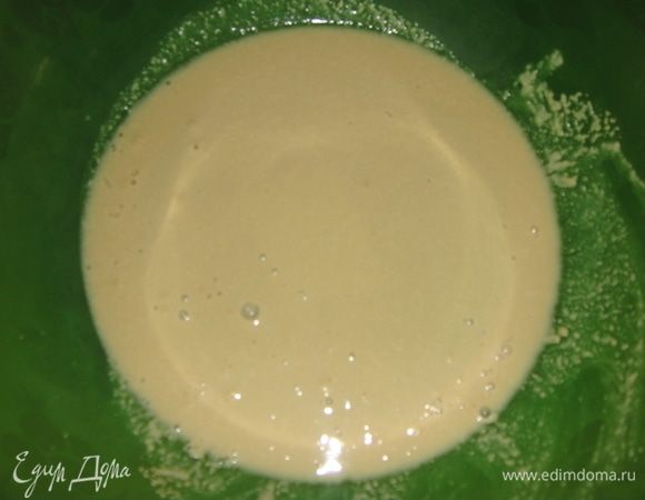 Дрожжи развести в теплой воде.