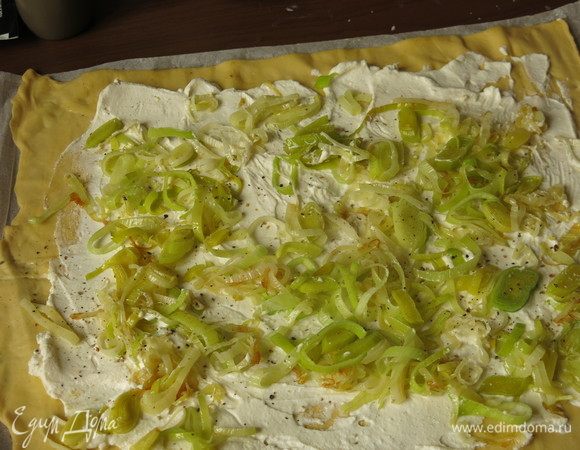 Слой лука. Солим, перчим.