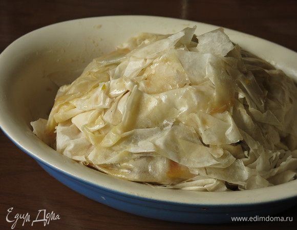 Закрываем сверху листами фило, смазываем маслом.