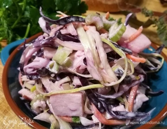 Заправить салат соусом и дать настояться в течение нескольких часов. Приятного! 