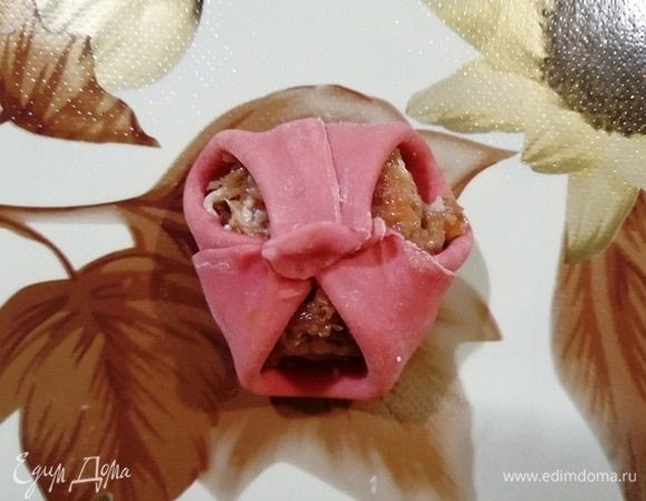 Острые края скрепите между собой.