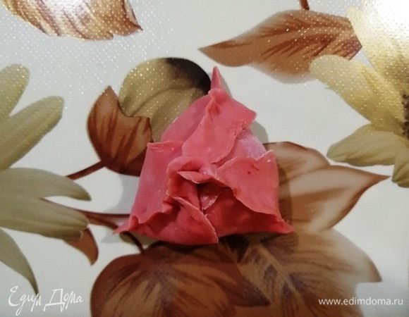 Теперь открытые части слепите между собой.