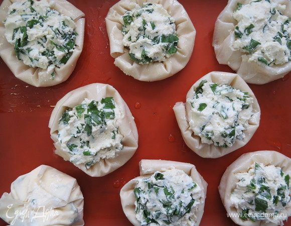 Запекаем в духовке при 180°С до готовности, примерно минут 25–30.