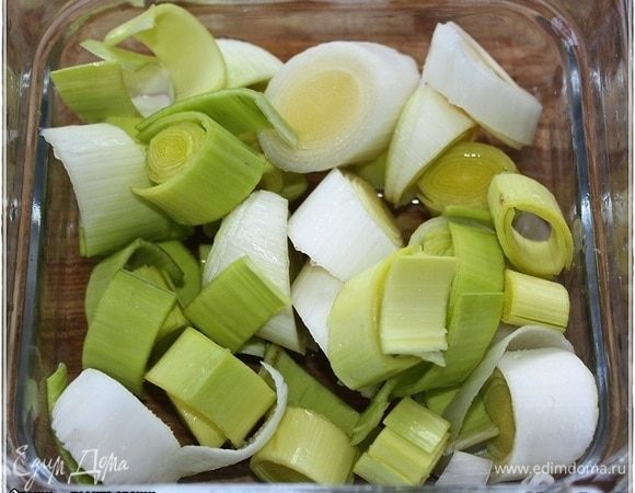 Если кто любит, то порей вполне подойдет для этой еды. Но на любителя. Белую часть надо брать.
