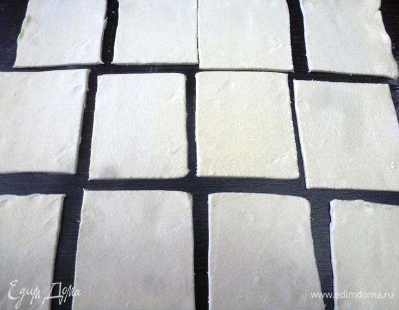 Нарезать на одинаковые квадратики.