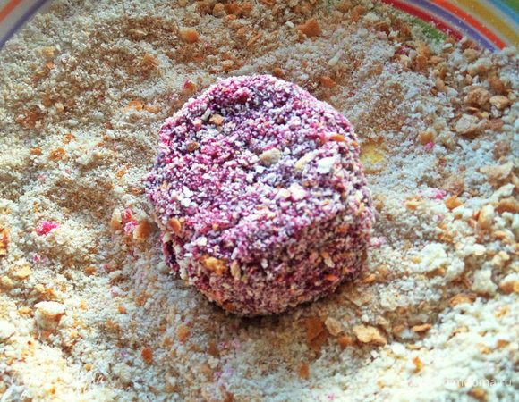 Сформировать небольшую котлетку.