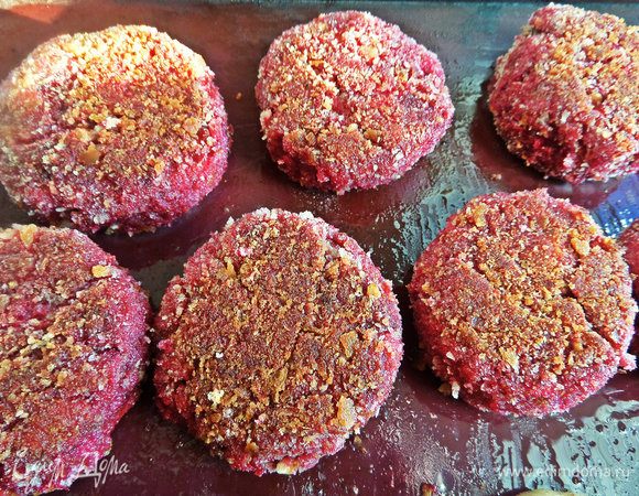 Можно затем запечь в духовке 5–8 минут. Или вообще обойтись без дополнительной обжарки.