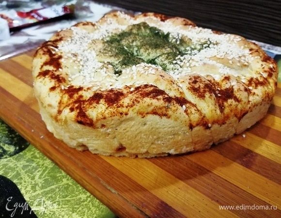 Вынимаем хлеб из формы.