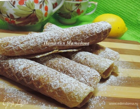 При подаче посыпаем наше лакомство сахарной пудрой.