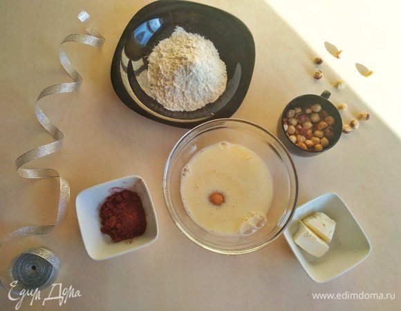 Затем отправляем туда тростниковый сахар и ванилин, перемешиваем.