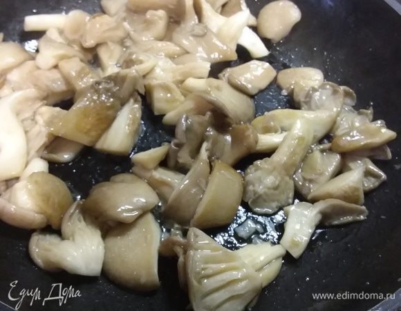 И обжарить в оливковом масле. Макароны я сварила отдельно (они не должны перевариться, а быть очень аль денте). 
