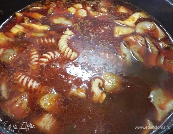 Выложить в суп макароны. 