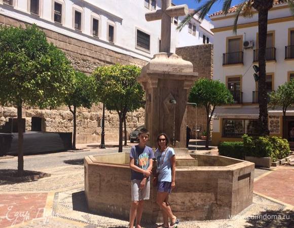 Марбелья — маленький и красивый городок с чудесными маленькими улочками и прекрасным пляжем. 