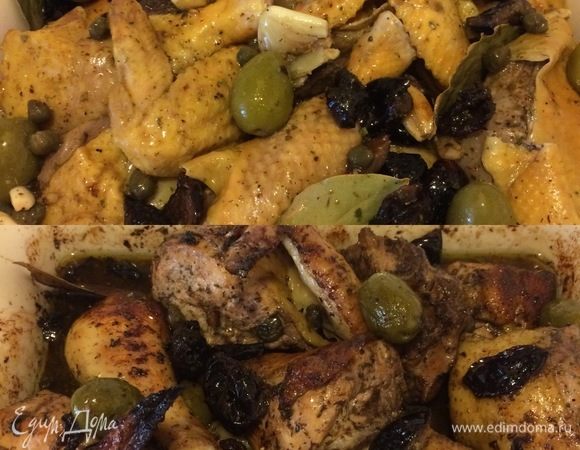 Вот и пришло время жарить нашу курочку. Духовку нагреть до 175–180°С. Кусочки курицы переложить в форму для запекания, полить маринадом, посыпать сахаром и отправить в духовку на 1–1,30 часа.