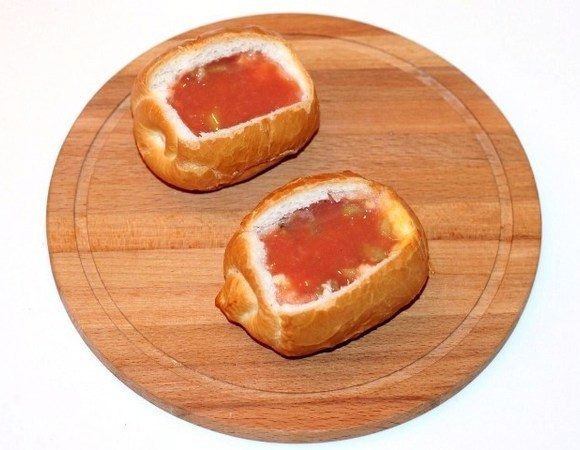 Залить белковой смесью.
