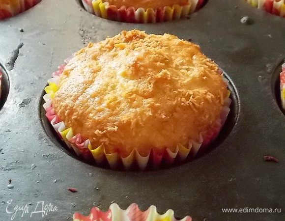 За счет яблока  кексы получаются несухими и долго не черствеют.