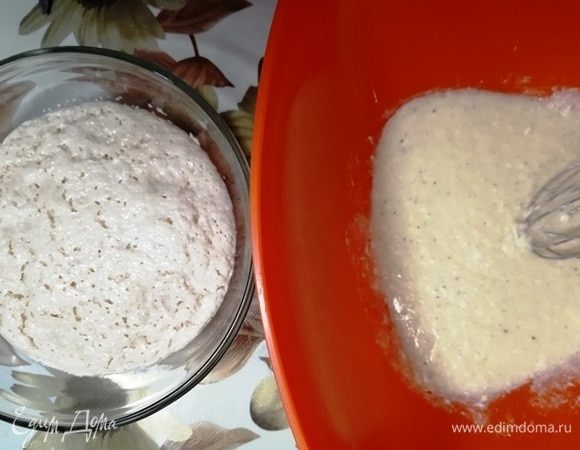 Дрожжи активировались. Можно их добавлять к яично-масляной основе.