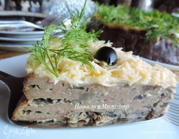 Вот так выглядит торт в разрезе. Угощайтесь, друзья!
