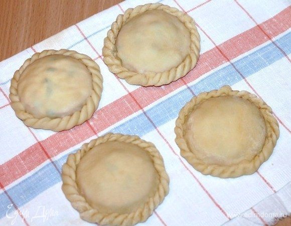 Укладываем заготовки на кухонное полотенце.
