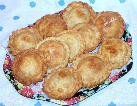 Затем выкладываем выпечку на бумажную салфетку, чтобы удалить лишнее масло. Можно посыпать тмином. 
