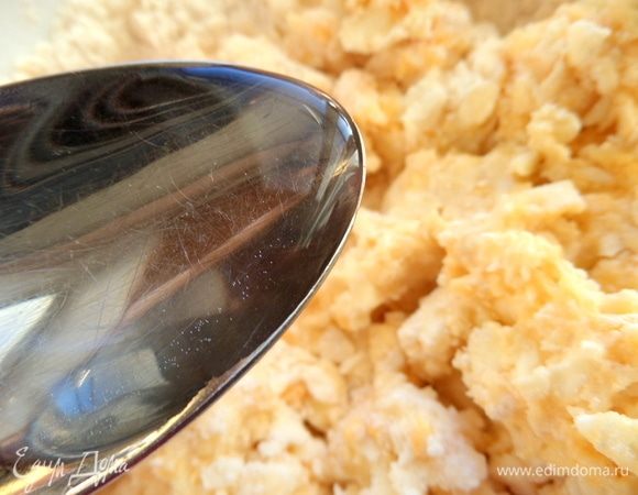 Влить ложку водки и ледяную воду 3–4 ст. л.