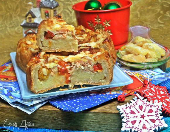 Подаем в теплом виде, но и в холодном он хорош с крепким чаем или кофе. Можно каждый киш разрезать как мини пирог.