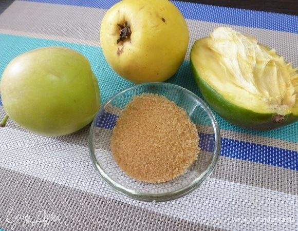 Подготовим продукты для фруктового соуса.