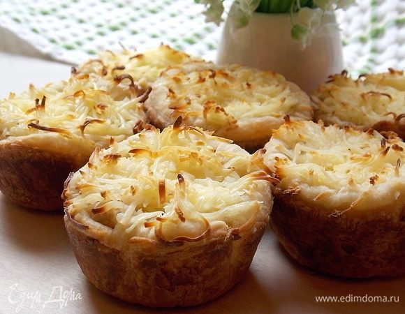 Подавать теплыми.