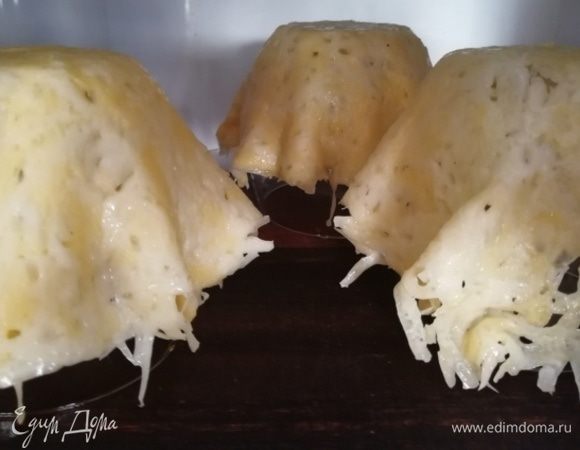 Пока готовим салат, отправляем всю конструкцию в холодильник.