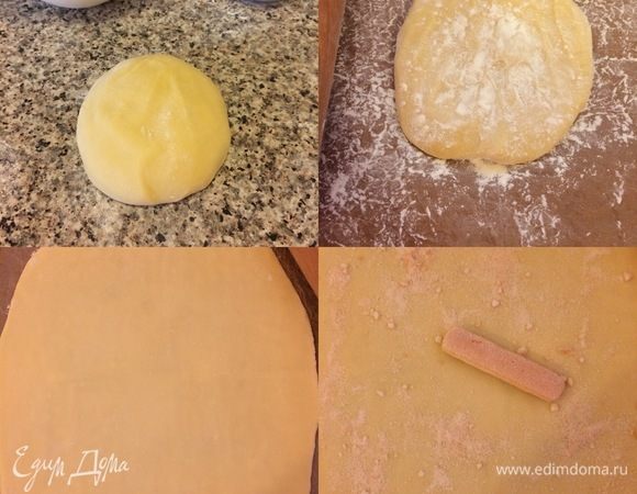 Замесить нежное тесто. Муки может уйти чуть больше или чуть меньше. Бумагу для выпечки хорошо присыпать мукой, раскатать на ней тесто в не очень тонкий прямоугольник. Посыпать печеньем.