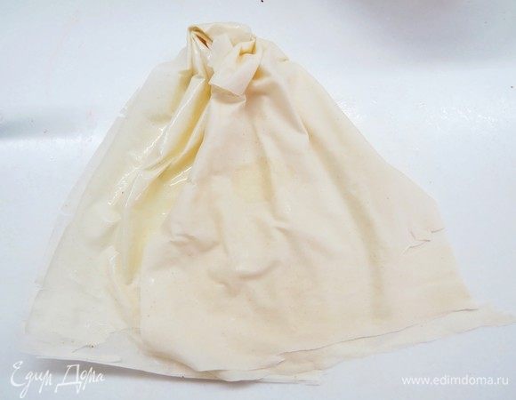 Подтянуть края и немного наложить их друг на друга.