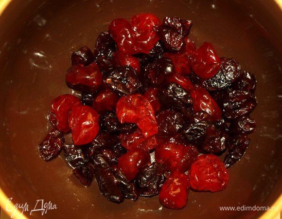 Через 15 минут воду слить и промыть ягоды.