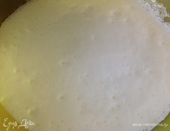 Кефирная масса покроется мелкими пузырьками воздуха.