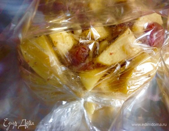 Теперь упакованный рукав кладем снова во второй рукав.