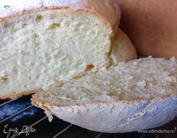 Разрезать хлеб желательно уже остывшим, если резать его горячим, то мякоть может слипаться в срезе, лучше дождаться полного остывания. Это я только советы давать могу, а сама полного остывания не выдерживаю:)