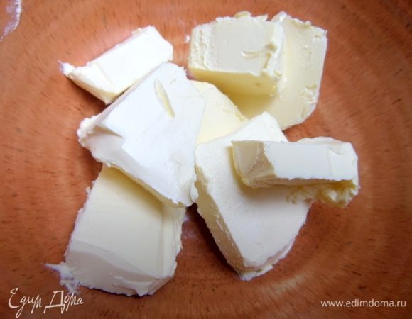 Масло поместить в посуду для СВЧ.