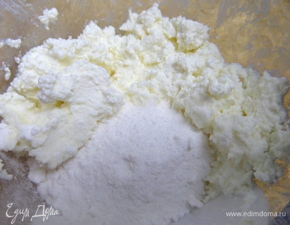 Всыпать пудру и ваниль.
