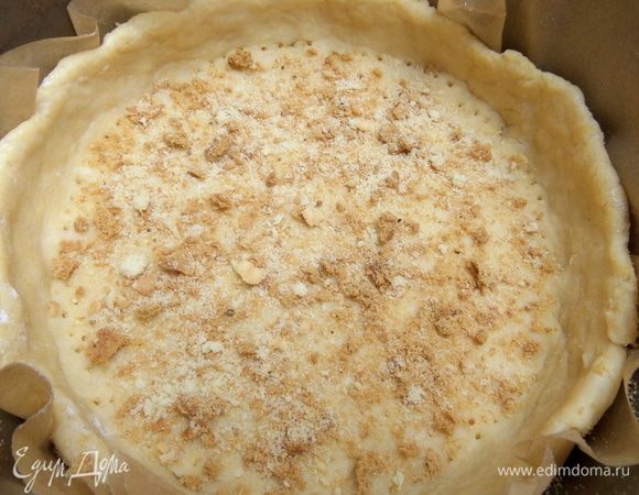 Дно посыпать любым печеньем, у меня — с пряностями.