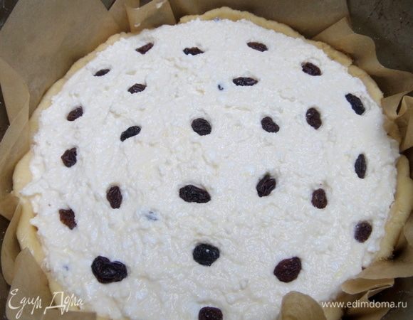 Сверху воткнуть изюминки.