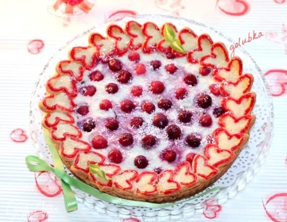 После выпечки смажьте край пирога (сердечки) сливочным маслом. 
Накройте пирог легким полотенцем и дайте время остыть.